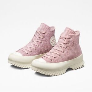 Converse womens hi Chuck Taylor All Star
Lugged 2.0 Velour pink color